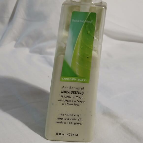 Bath & Body Works Rainkissed Leaves Anti-Bacterial Moisturizing Hand Soap NEW - Picture 2 of 9